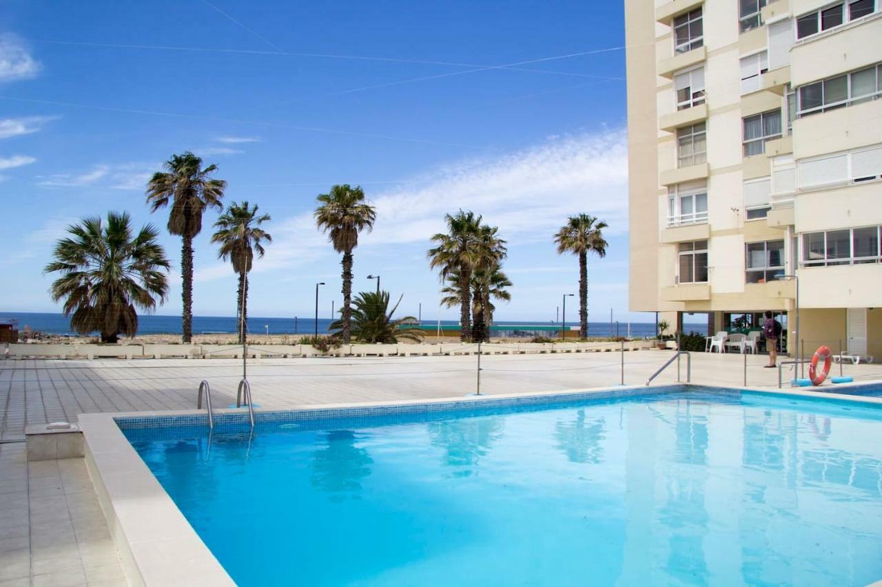 Wonderful Studio Apartment In Front Of The Beach Costa de Caparica Exterior foto