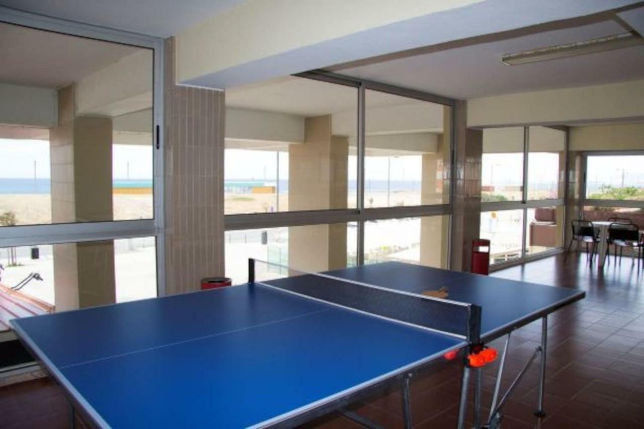 Wonderful Studio Apartment In Front Of The Beach Costa de Caparica Exterior foto